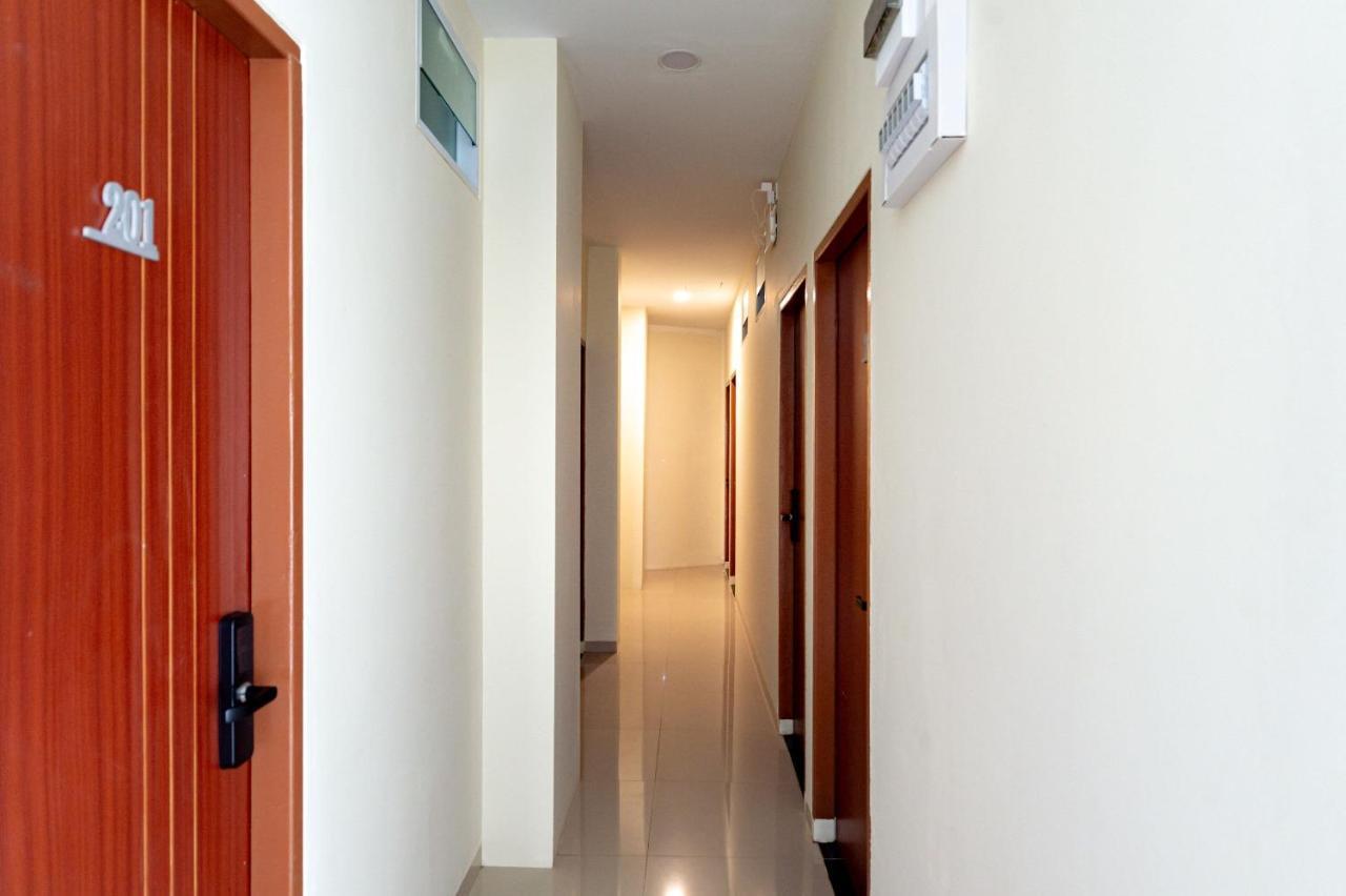 Reddoorz Plus At Komplek Abc Batu Aji Batam Kubuk Exterior photo