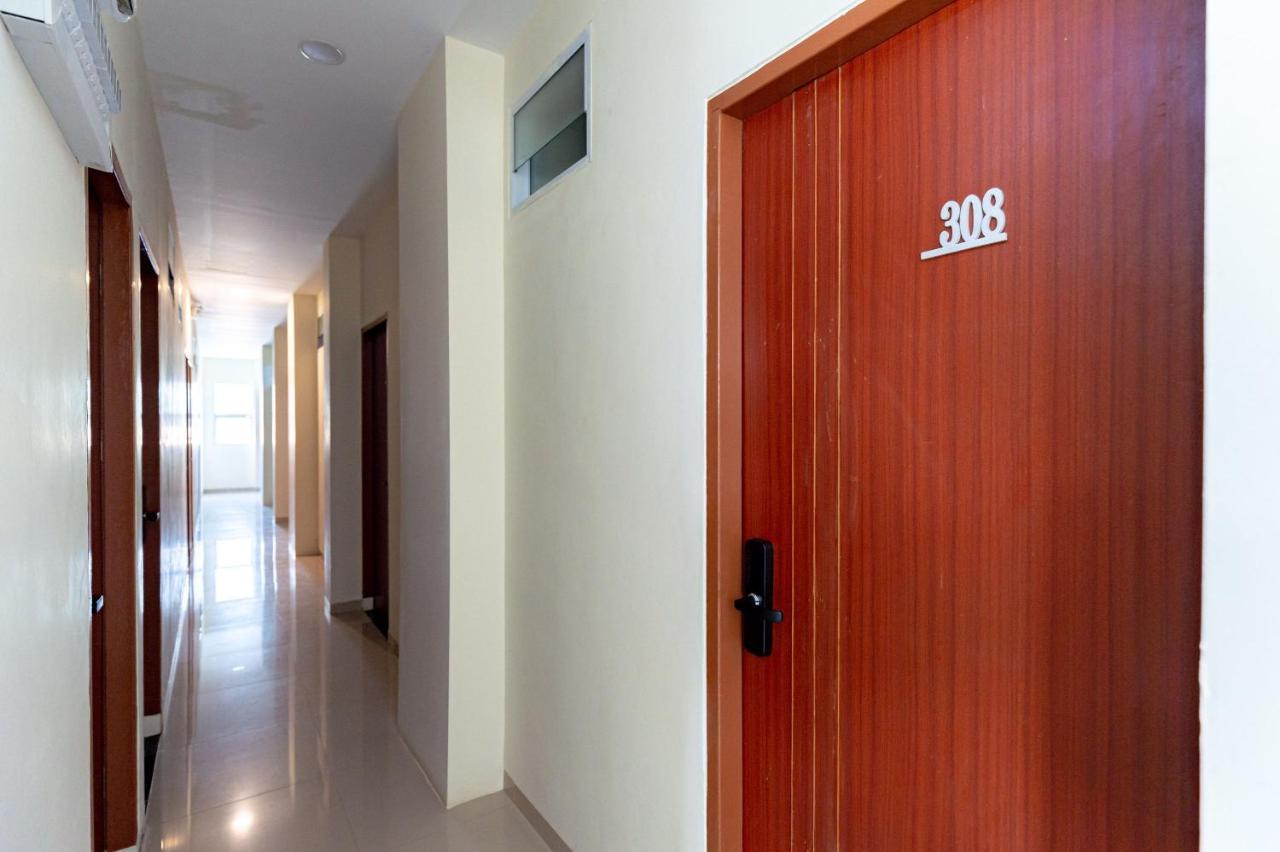 Reddoorz Plus At Komplek Abc Batu Aji Batam Kubuk Exterior photo